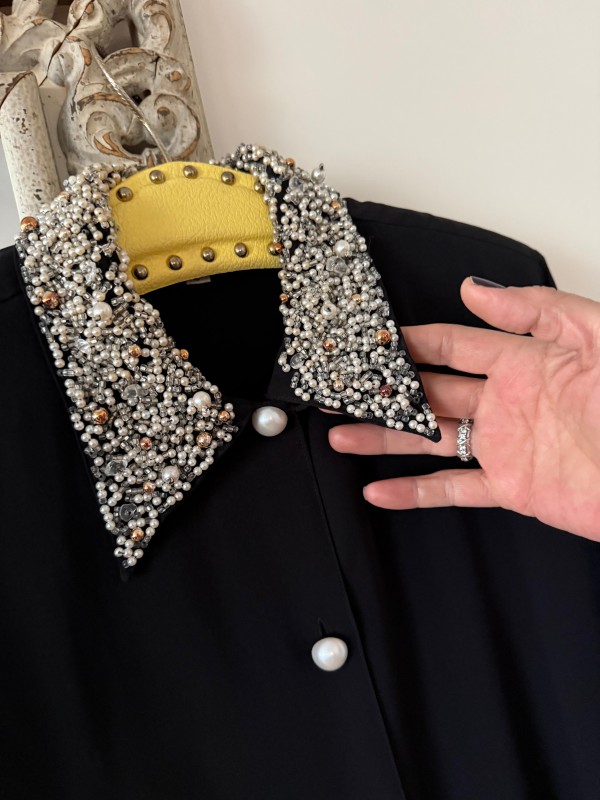 Vintage Siyah Yaka ve Kolları İnci İşlemeli Gömlek