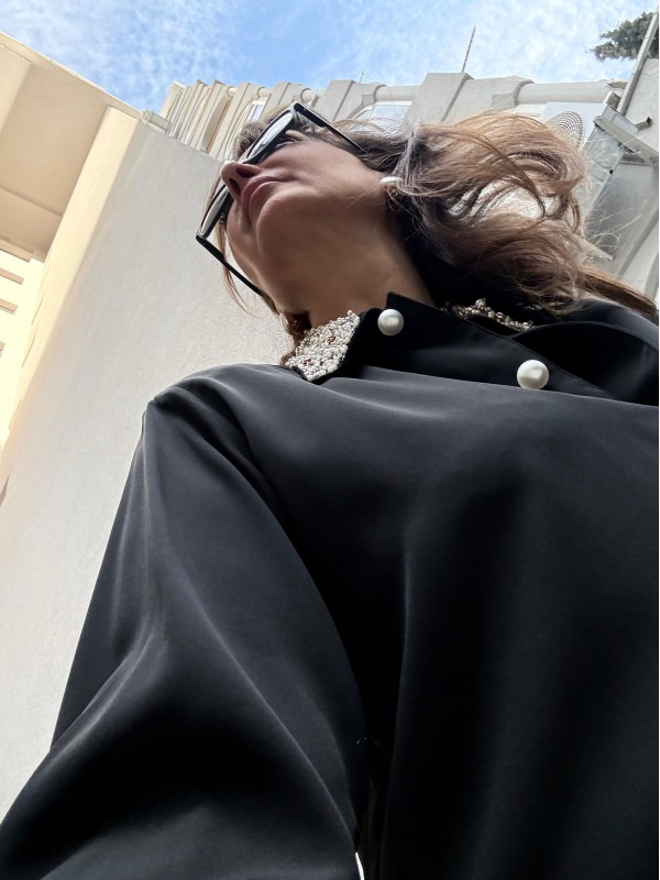 Vintage Siyah Yaka ve Kolları İnci İşlemeli Gömlek