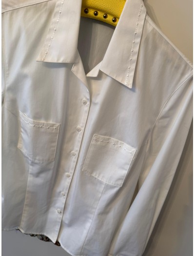 Vintage Yaka ve Cepleri Nakışlı Beyaz Gömlek 