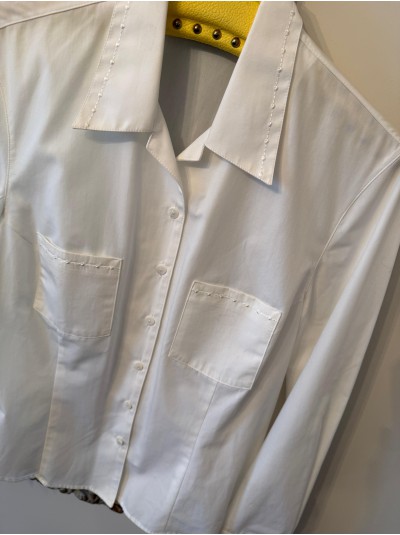 Vintage Yaka ve Cepleri Nakışlı Beyaz Gömlek 