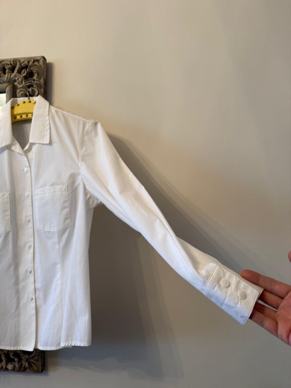 Vintage Yaka ve Cepleri Nakışlı Beyaz Gömlek 