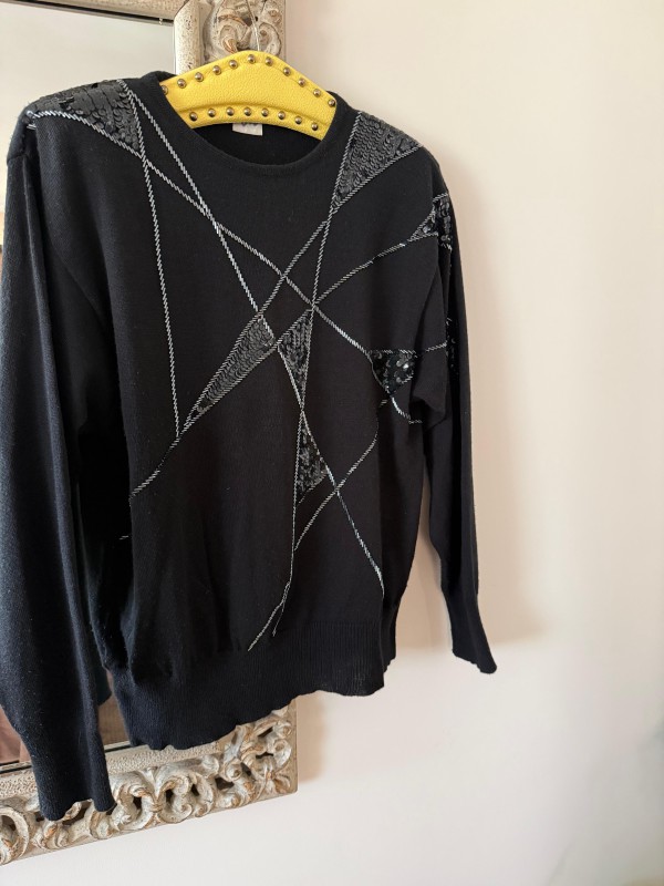 Vintage Siyah Boncuk ve Taş İşlemeli Kazak 