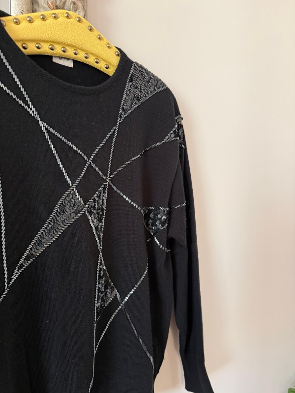 Vintage Siyah Boncuk ve Taş İşlemeli Kazak 