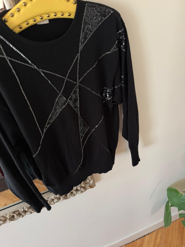 Vintage Siyah Boncuk ve Taş İşlemeli Kazak 