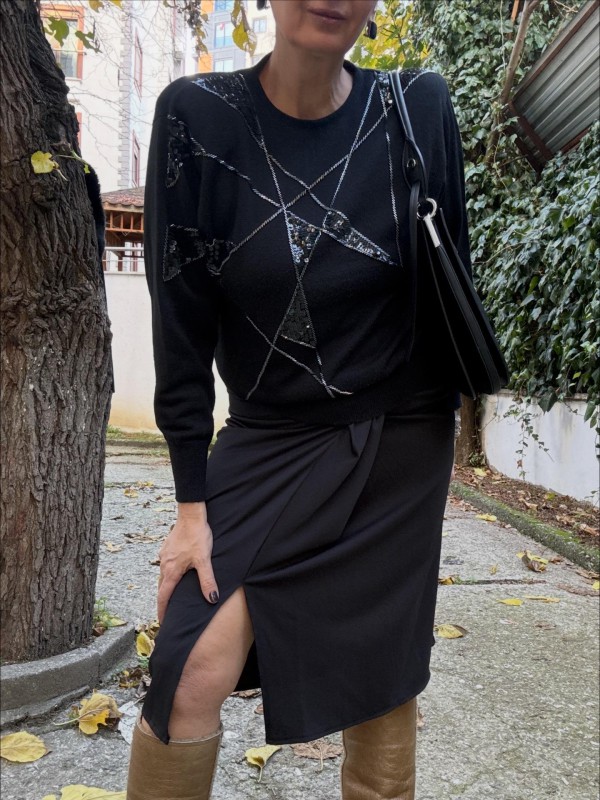 Vintage Siyah Boncuk ve Taş İşlemeli Kazak 