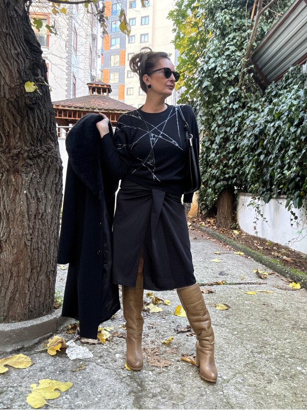 Vintage Siyah Boncuk ve Taş İşlemeli Kazak 