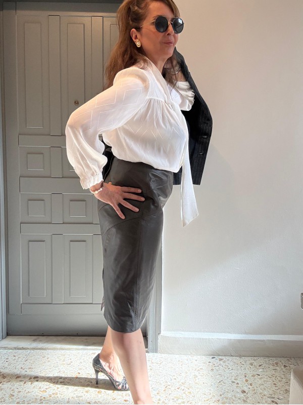 Vintage Beyaz Yakası Fular Gömlek