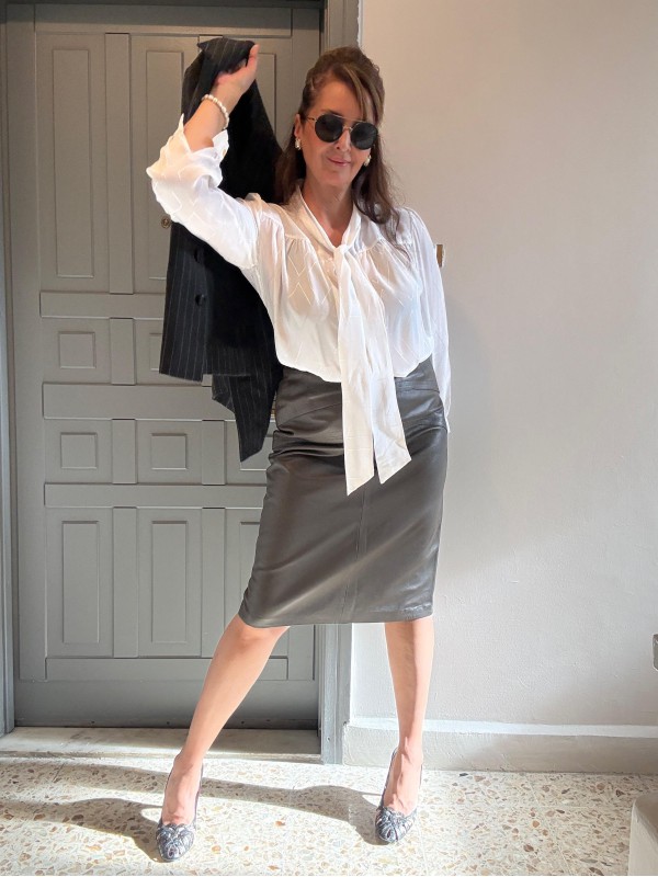 Vintage Beyaz Yakası Fular Gömlek