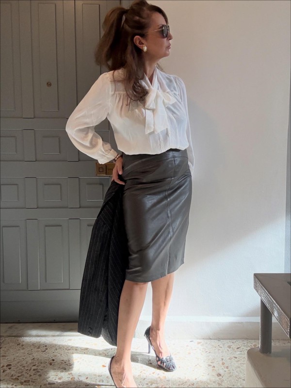 Vintage Beyaz Yakası Fular Gömlek