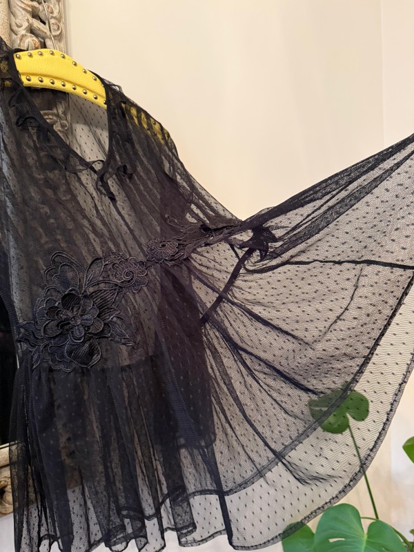 Vintage Tül Aplikeli Siyah Bluz 