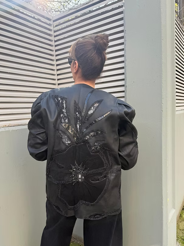 Vintage Sırtı Dantel ve İşlemeli Deri Ceket