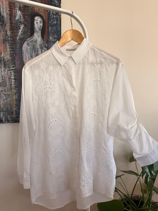 Vintage Nakışlı ve Delikişi Gömlek