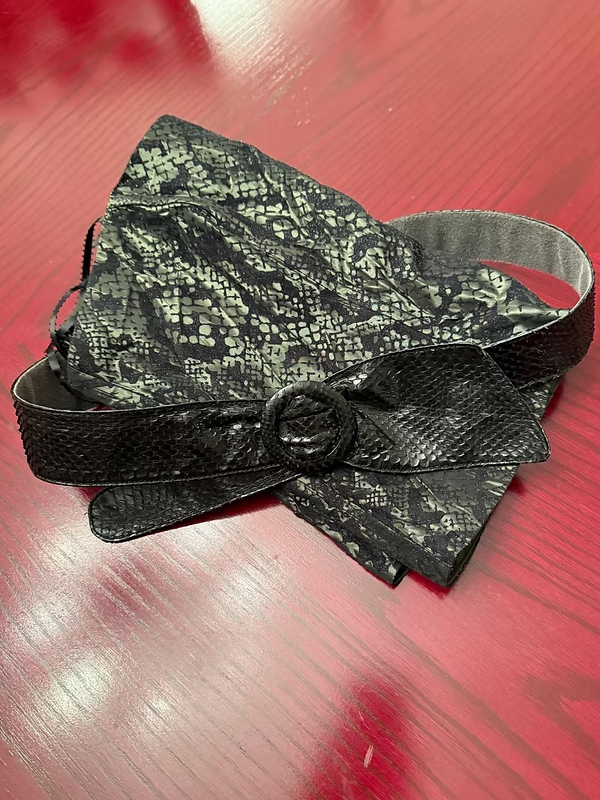 Vintage Büstiyer Made in Canada