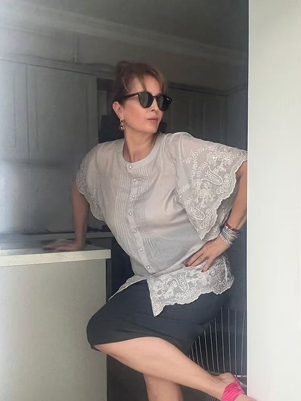 Vintage Dantel ve İnci Düğmeli İpek Gömlek