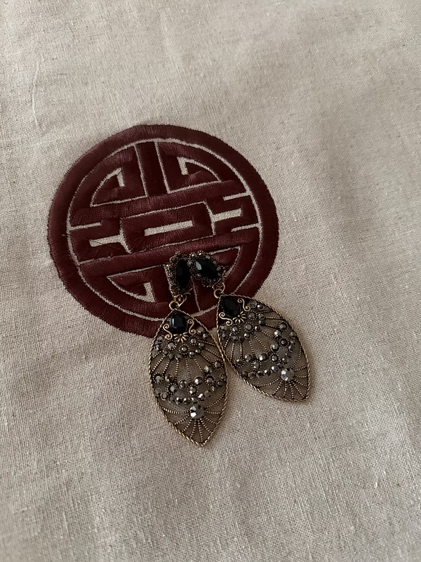 Vintage Taşlı Küpe