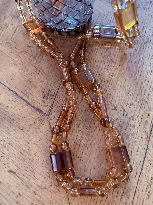 Vintage sıkma kehribar kolye