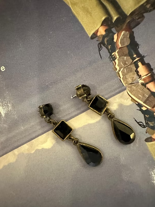 Vintage Siyah Kristal Taşlı Küpe