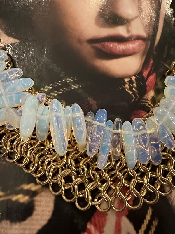 Tasarım şeffaf boncuk ve zincir kolye