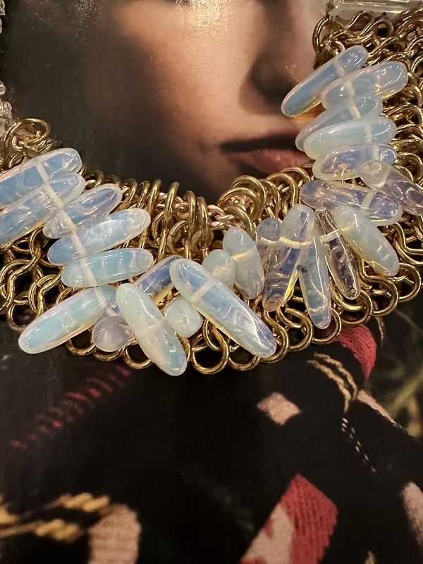 Tasarım şeffaf boncuk ve zincir kolye