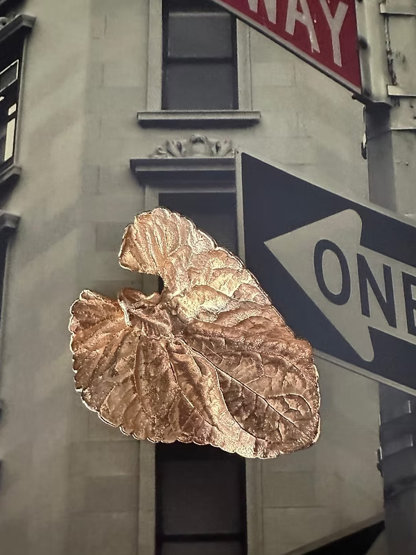 Tasarım gold yaprak broş