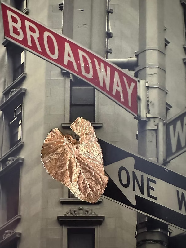 Tasarım gold yaprak broş