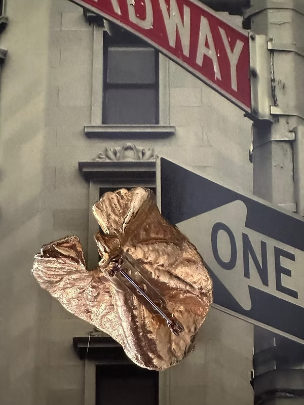 Tasarım gold yaprak broş