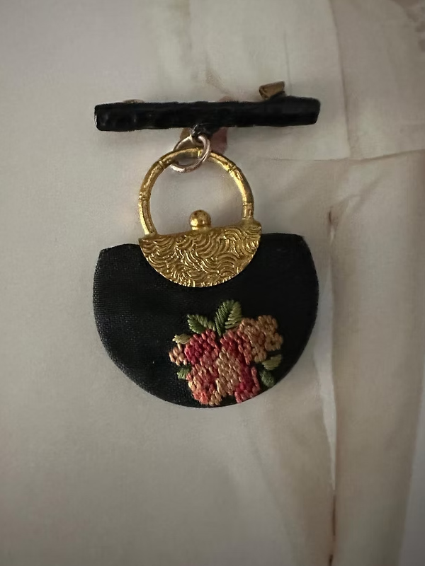 Vintage 60’lar petit point broş