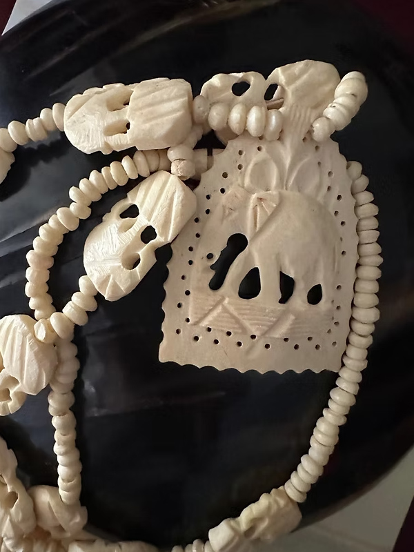 Vintage 70’ler kemik oyma fil motifli kolye