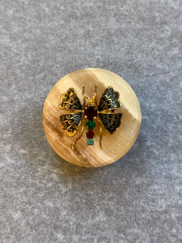 Vintage Paris Gold Zümrüt & Yakut Taşlı Kelebek Broş